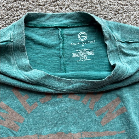 Crop Top - Picture 2 of 4